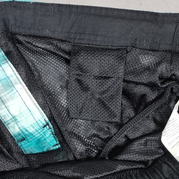 Nike swim trunks men's size L green black and white colour plaid pattern - Picture 7 of 11